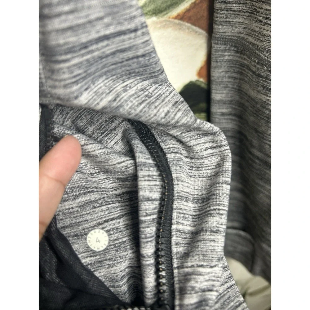 Lululemon Size 4 Womens Define Jacket Spacedye Gray Thumbholes Gym Athletic Wear